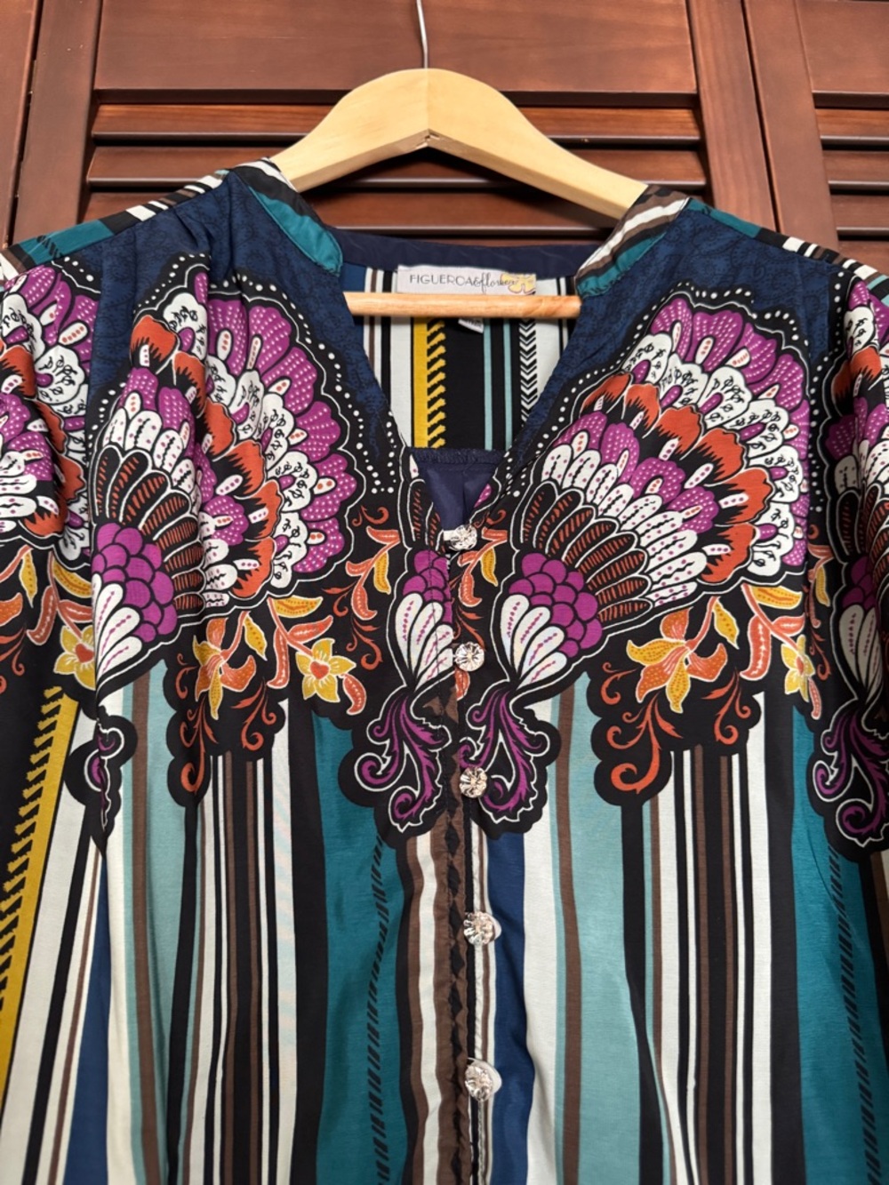 Figueroa & Flower Women's Size M Multicolor Striped V-Neck Button
Front Blouse - Picture 3 of 16